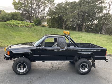 Lifted 1985 Toyota Pickup 4x4 Looks Like Marty McFly's Truck, Bidding Still Open - autoevolution