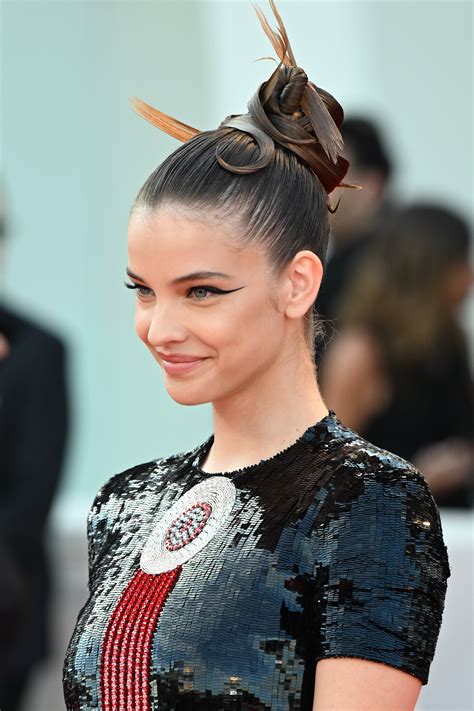 Barbara Palvin Wears Winged Eyeliner On The Venice Red Carpet