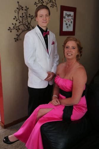 Mom Gets Ready To Be Son S Date For High School Prom