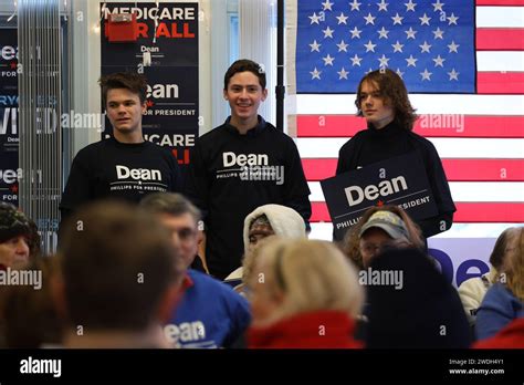 Nashua, Nh, USA. 20th Jan, 2024. Representative DEAN PHILLIPS campaigns in New Hampshire ahead ...