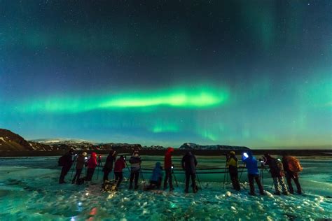 The Best Time To Visit Iceland For Northern Lights - Earth Curious