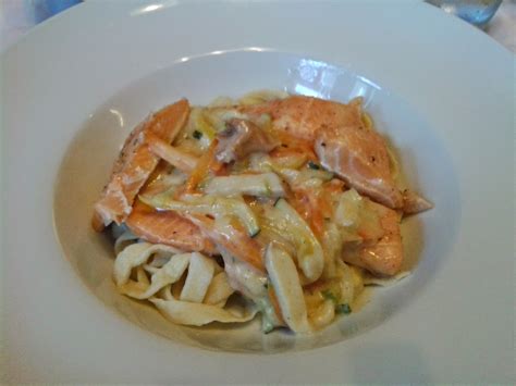 Biancas Just Cook: Selbstgemachte Nudeln mit Lachs-Pfifferlingsauce