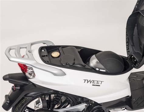 Motorrad Vergleich Peugeot Tweet 125 2019 Vs Peugeot Metropolis Allure