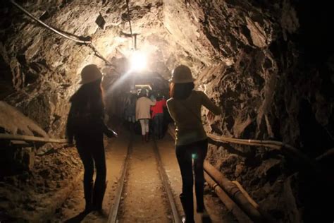 Spelunking vs. Caving: What To Actually Call It? – startcaving.com