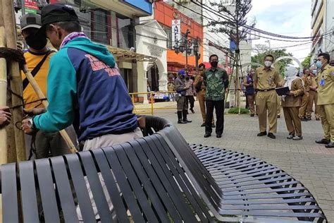 Revitalisasi Kawasan Alun Alun Bandung Molor PKL Direlokasi Ke