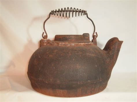 ANTIQUE RARE LARGE WAGNER WARE 9 CAST IRON WATER KETTLE WITH METAL