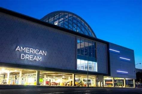 American Dream Mall: Tilt Museum/Mirror Maze/Angry Birds Mini Golf, The ...