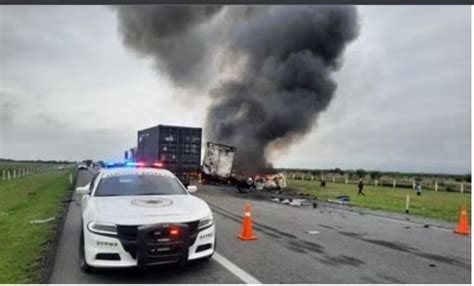 Chocan de frente tráiler y camioneta en Tamaulipas y 13 personas