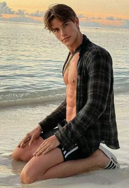 Shirtless Male Beefcake Beach Jock Handsome Kneeling Hunk Man Photo 4x6