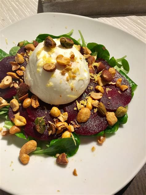 Burrata Mit Rote Bete Carpaccio Und Feldsalat