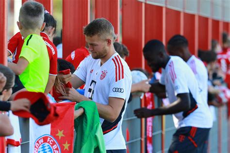 Fc Bayern Erteilt Seinen Stars Autogramm Verbot Wegen Corona