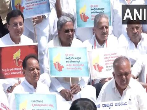 Karnataka Cong Leaders Protest Against Centre Over Non Release Of Relief Funds Ahead Of Amit