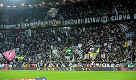 Oh Bianconeri Alè Il Nuovo Coro Della Curva Sud Esibito Allo Juventus