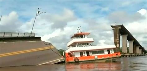 Video Bridge Collapses After Being Hit By Boat