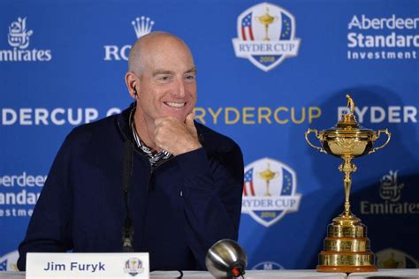 Jim Furyk's balancing act | Golf News and Tour Information | Golf Digest