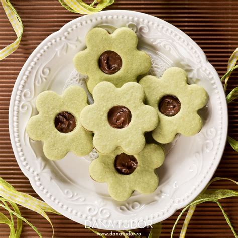 Biscuiti Linzer Cu Menta Si Ciocolata Dana Tudor Love To Cook