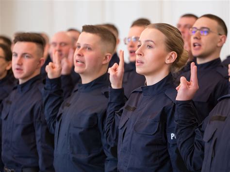 46 nowych policjantów ślubowało strzec porządku i bezpieczeństwa