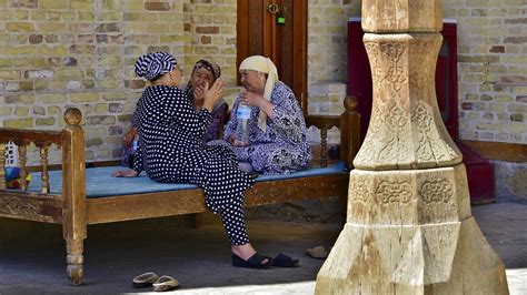 Mujeres Conversando En La Mezquita De Bolo Khauz Bukhara Flickr