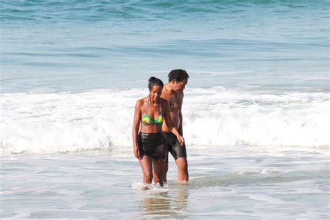 De Biqu Ni Maju Coutinho Curte Dia Na Praia O Marido