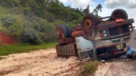 Caminhão tomba na rodovia Manoel Fernandes entre Assis e Lutécia