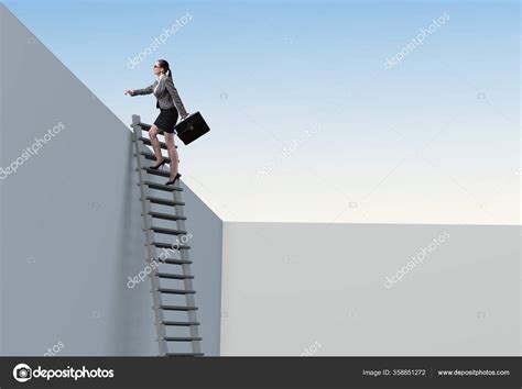 Empresaria Subiendo Una Escalera Para Escapar De Problemas Foto De