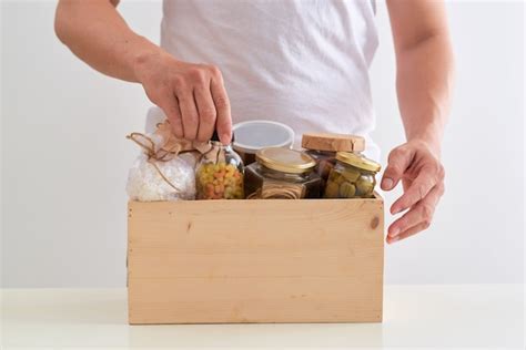 Premium Photo Volunteer With Box Of Food For Poor Donation Concept