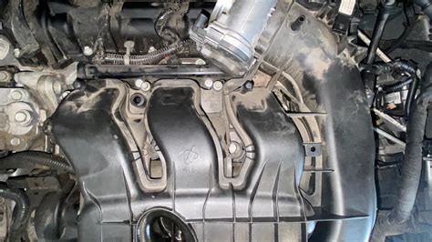 How To Remove And Replace The Intake Manifold Plenum On A 3 6l Pentastar V6 Youtube