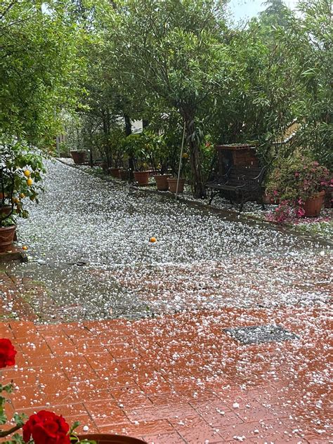 Maltempo Forti Temporali In Toscana Nubifragio E Grandine Grossa A