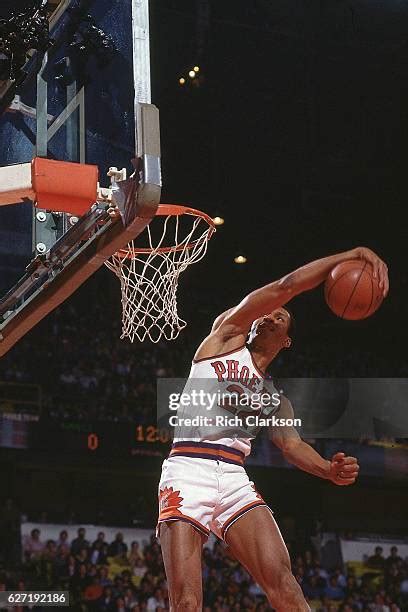 Larry Nance Dunk Photos and Premium High Res Pictures - Getty Images