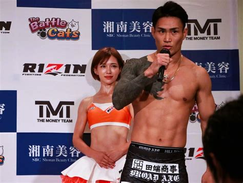 【rizin】“腹筋が凄いラウンドガール”あきぴが自らも減量＆水抜きして計量に花を添える、選手たちの体調も気遣う ゴング格闘技