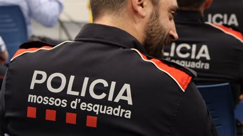 Els Mossos D Esquadra Canvien D Uniforme Despr S De Anys