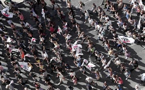 G1 Manifestantes e polícia se enfrentam em dia de greve geral na