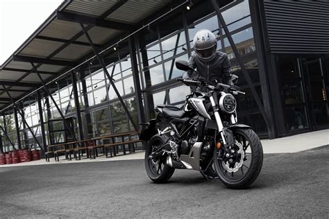 Motorrad Vergleich Yamaha Mt Vs Honda Cb R