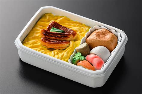 Anaの機内食、カプセルトイに ハンバーグやドリアなど10種、通販200万食突破記念