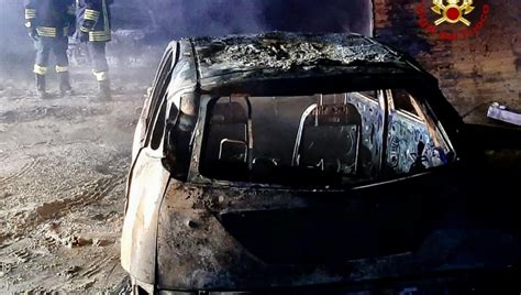 Curtarolo A Fuoco Un Box Nella Notte Distrutte Due Automobili Nordest24