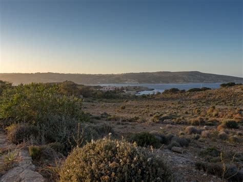 Outdoorsy in Malta - camping and hiking in Comino - Wobbly Ride