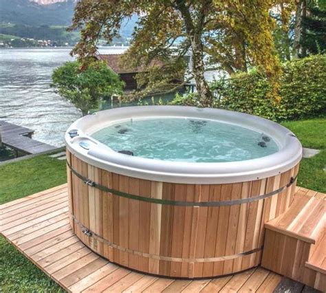 Aqua Cedar Oasis 6 Person Wooden Round Hot Tub