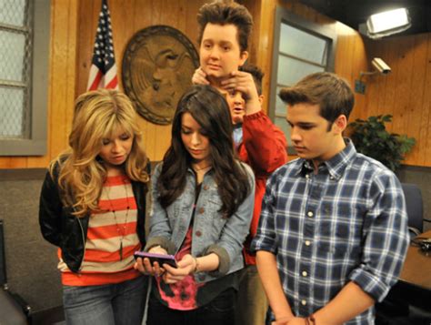 Nathan Kress Miranda Cosgrovejennette Mccurdy Noah Munck Sitcoms