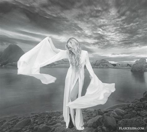 Avril Lavigne Nude And Upskirt Photos PlayCelebs Net