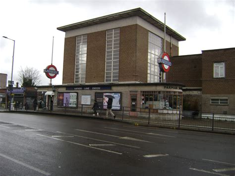 Commuters find surprising historical tiles inside chancery lane underground station 15