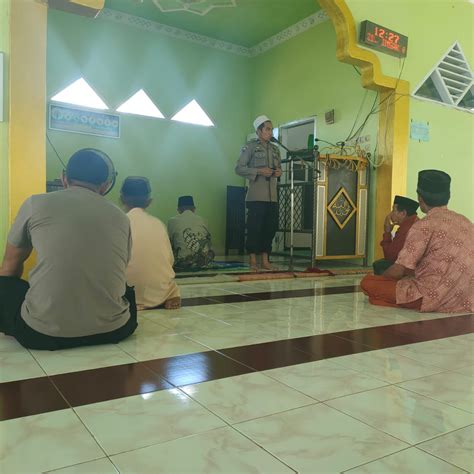 Melalui Ceramah Di Masjid Kanit Binmas Titipkan Pesan Tentang Keamanan