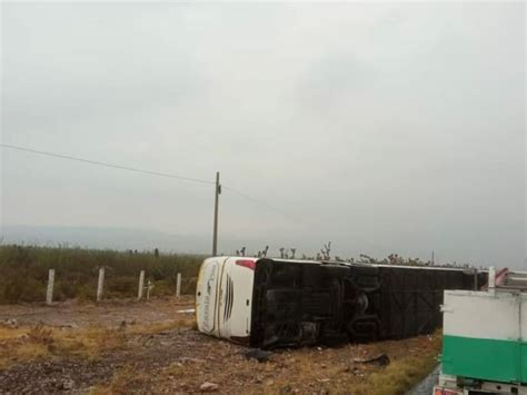 Volcadura de autobús de pasajeros en Concepción del Oro dejó 8 muertos