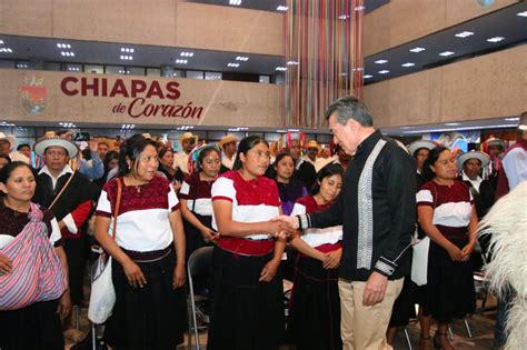 Rutilio Escandón conmemora el Día Internacional de la Mujer Indígena