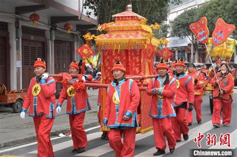 （新春走基层）大年初三：四川阆中天宫院“击鼓飘香” 民俗巡游贺新春张晓东四川省新浪新闻