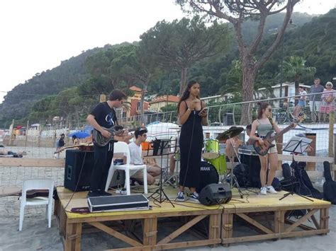 Alassio Sulla Spiaggia Il Saggio Di Fine Anno Della Scuola Di Musica