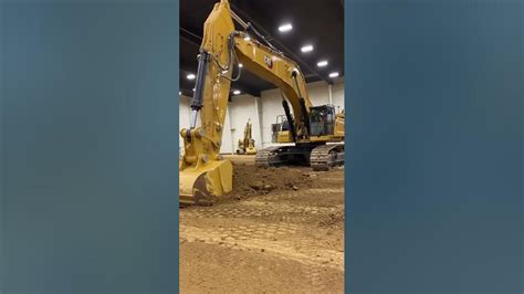 Operating A Caterpillar 302 Mini Excavator Caterpillar Edwards Youtube