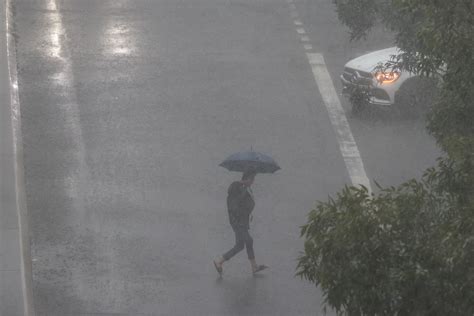 Heavy Rain Flash Flooding Batter Australias East Coast Reuters