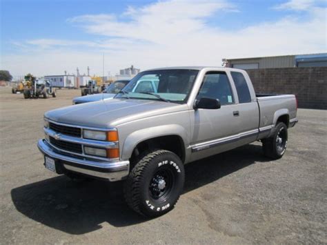 1998 Chevrolet Silverado 2500 4x4 Xtracab Pickup Truck