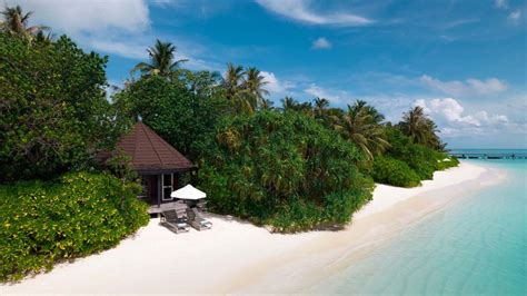 Will You Stay In a Maldives Water Villa, Beach Villa or Both?