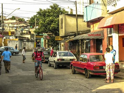 Rua Na Periferia Imagem De Stock Editorial Imagem De Arquitetura